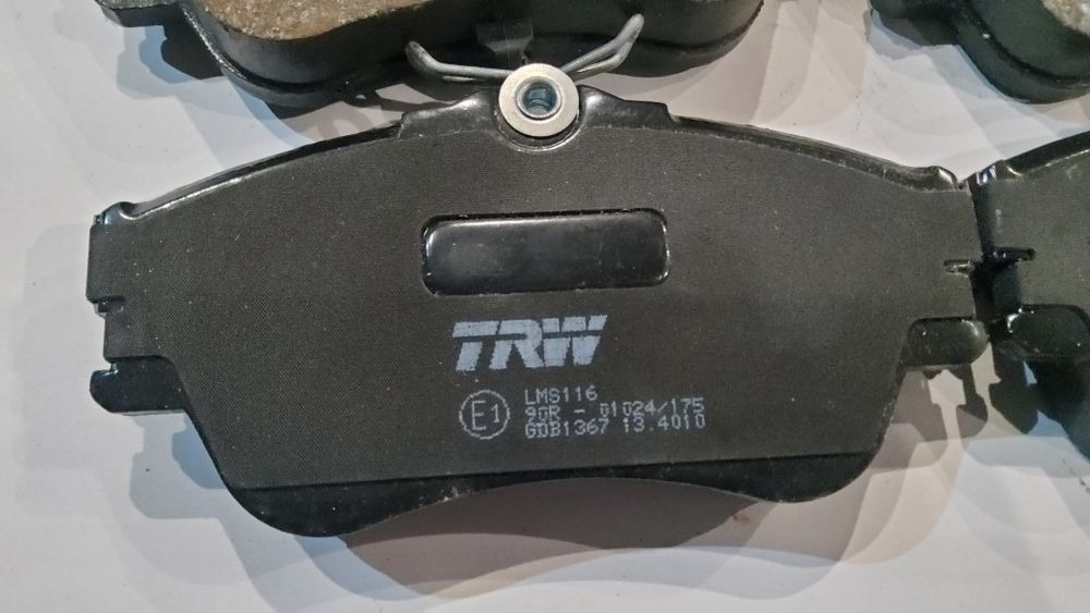 VW T4 Колодки гальмівні передні (+ Датчик) TRW GDB 1367