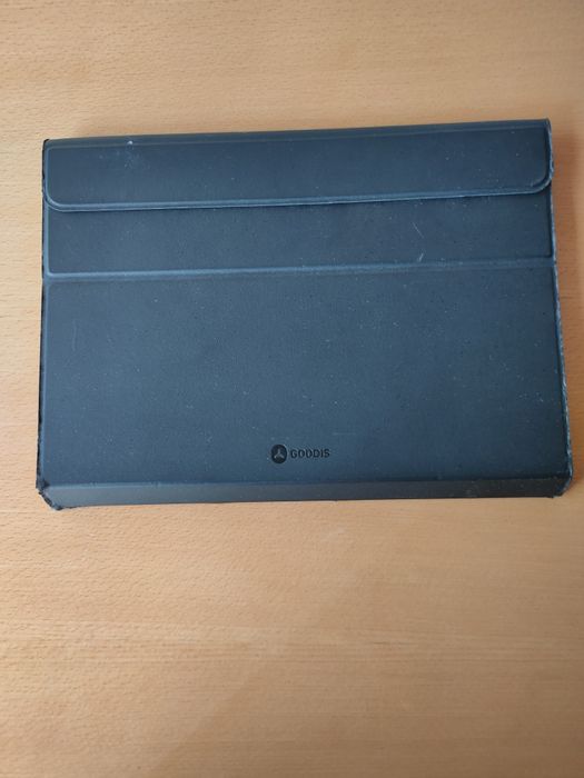 Teclado de tablet "Goodis" usado.