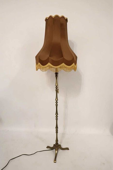 Lampa stojąca PRL – klasyk z epoki, sprawna, średni stan klosza