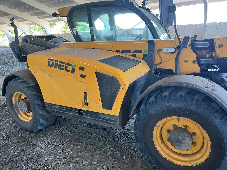 Телескопічний навантажувач Дієчі АгріСтар 38.10