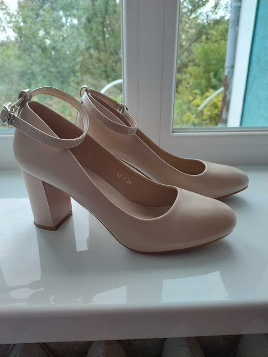 Туфлі класичні, бежеві