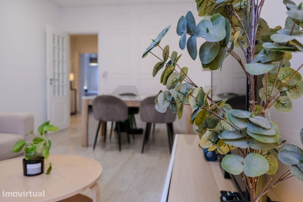 Apartamento T2 Renovado com Arrumos — Gâmbia-Pontes-Alto Guerra, Setúbal
