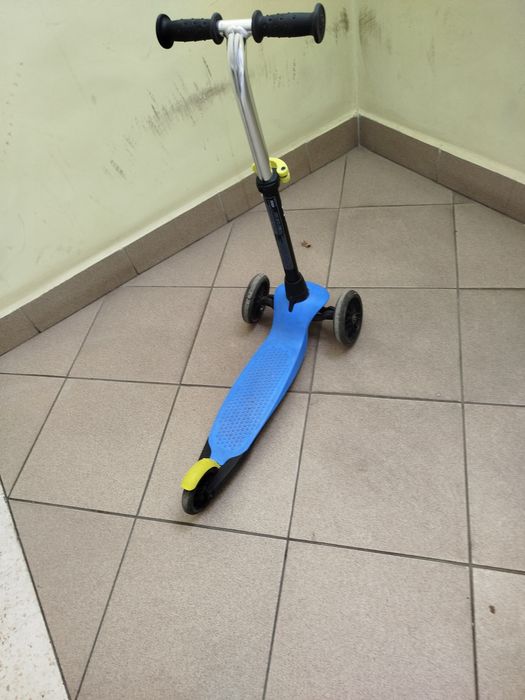 Sprzedam hulajnogę dziecięcą.