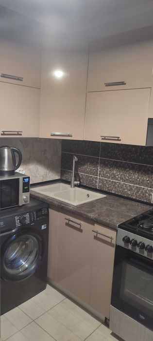 Здається подобово однокімнатна квартира в центрі міста