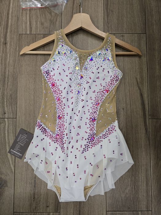 Strój body gimnastyczne, akrobatyka z cyrkoniami