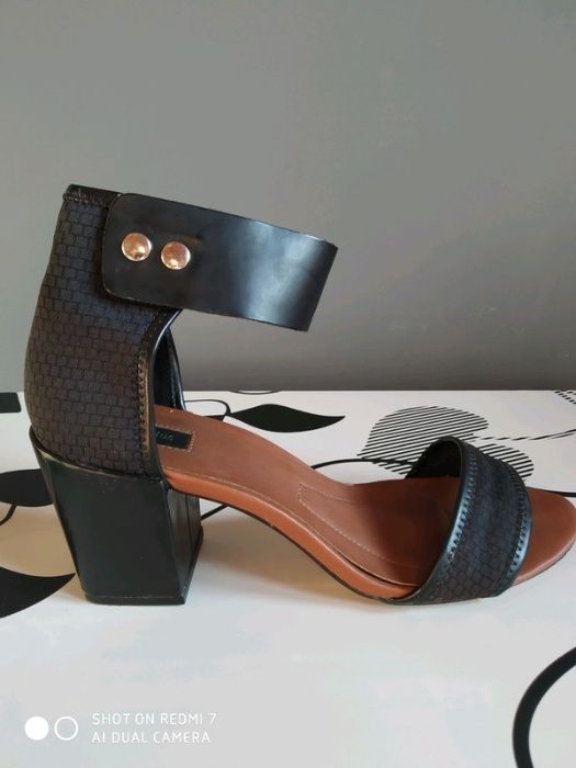 Śliczne sandałki New Look