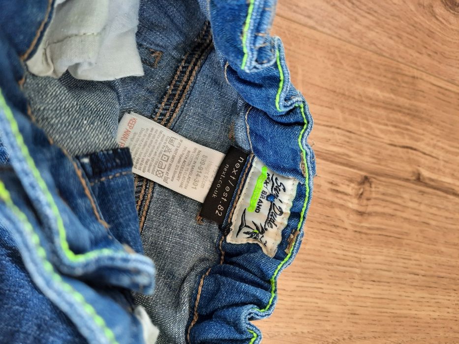 **Krótkie spodenki 82 Next jeansowe.