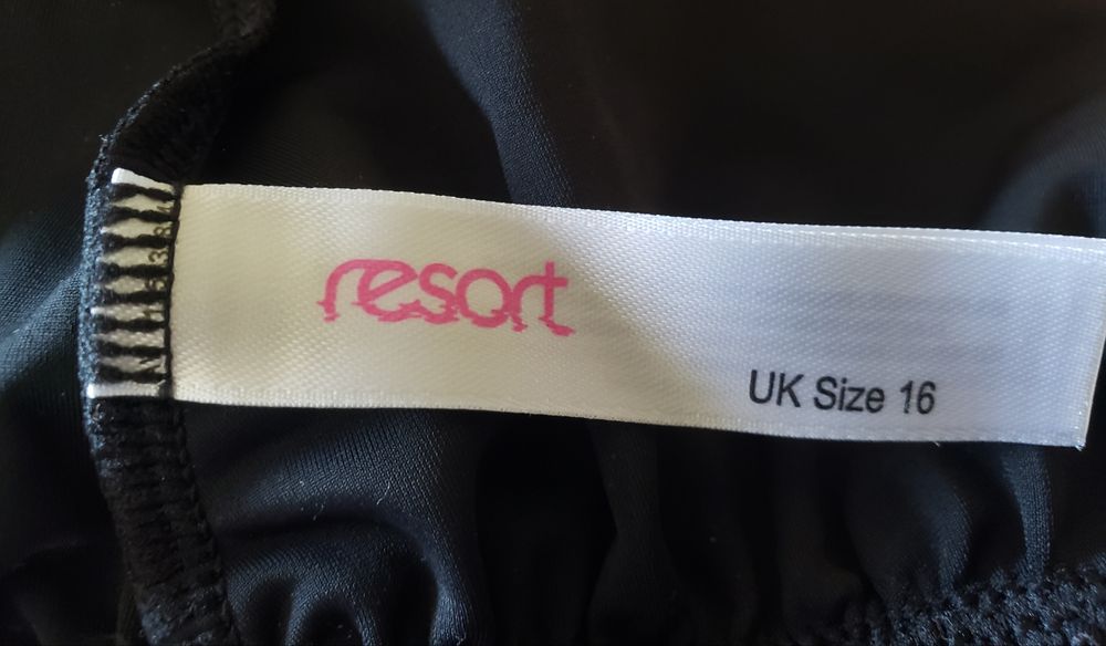 Чорний, комфортний, базовий купальник Resort 16uk  р 50-52