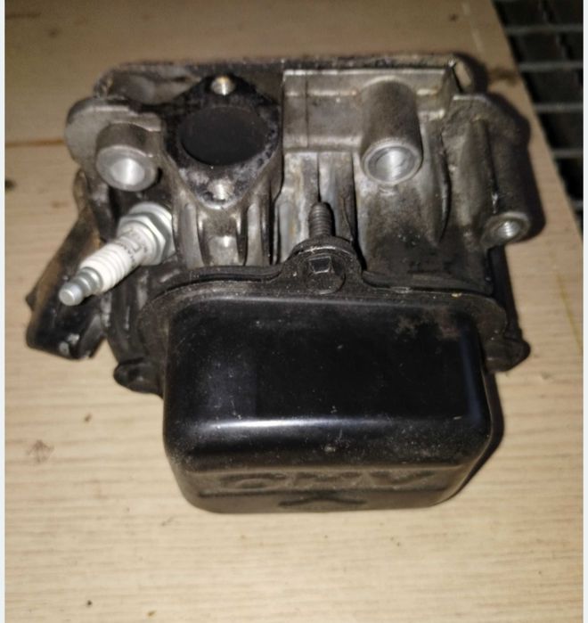 Głowica do silnika Briggs Intek Edge 825 875. 

Używana, sprawna.