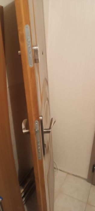 Drzwi wejściowe używane