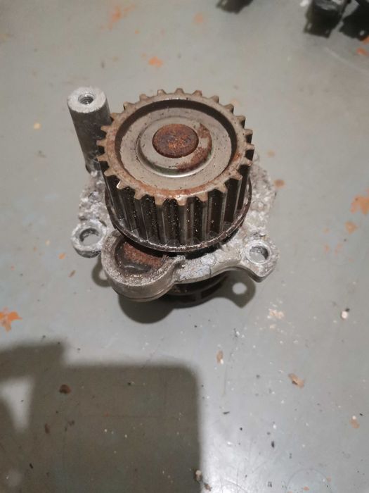 Насос для охлаждения мотора  akl помпа Октавия тур Гольф 4 Бора А3