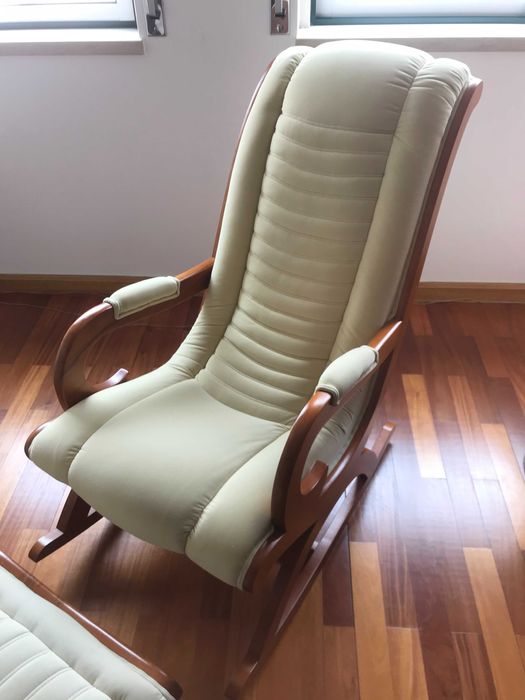 Cadeira de baloiço tecido tipo pele de pêssego bege