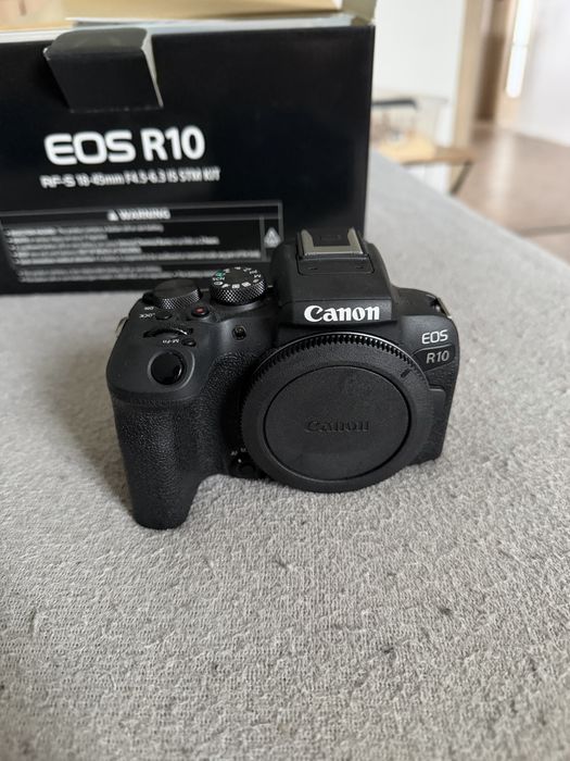 Aparat canon r10