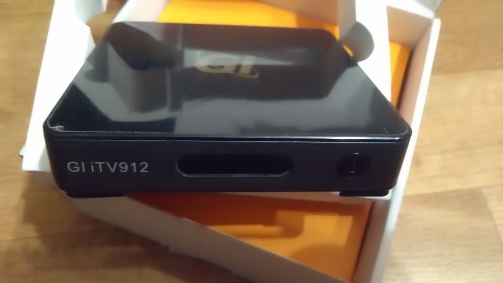 Продам Android tv box приставку