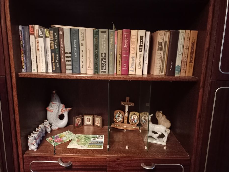 Статуетки, фляга,откритки