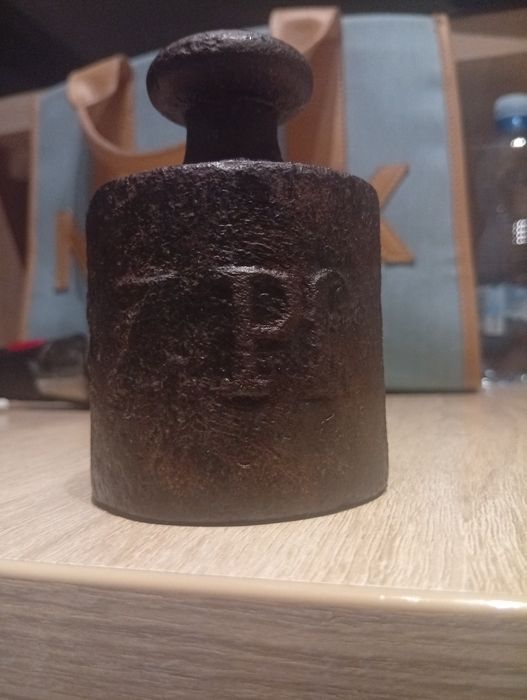 Stary celny odważnik