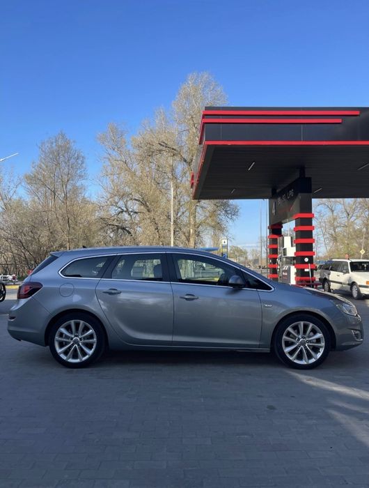 Opel Astra J Sports Tourer 1.7 CDTI