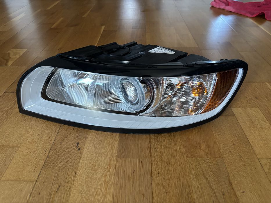 Lampa przód volvo v50 32206141