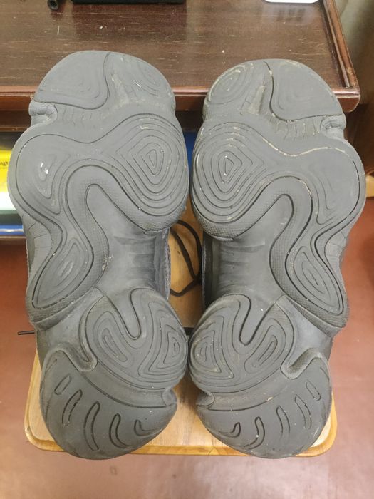 Кросівки Adidas Yeezy 500
бувші в вжитку в доброму стані
довжина устіл