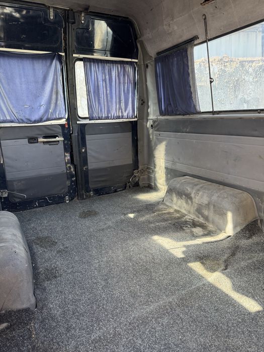 Мікроавтобус Mercedes Benz 210