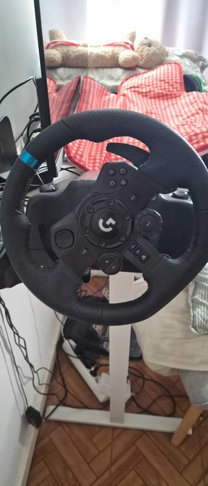 Logitech G923 Driving Force Racing Wheel+Pedals (PS5/PS4/PC)