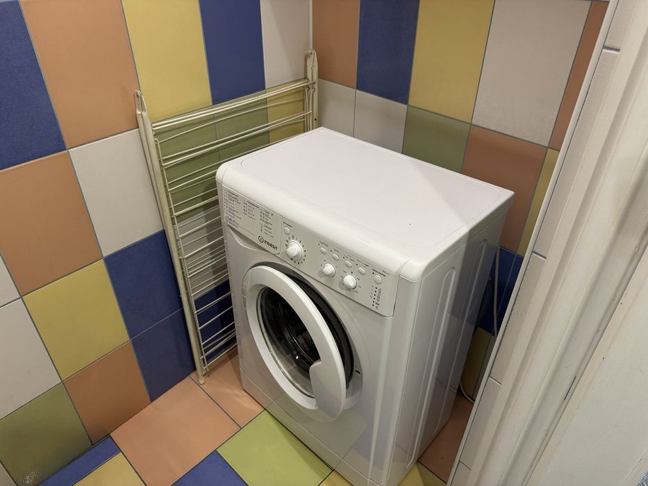 СВІТЛО Є.Центр міста.Біля басейну Карпатія.Подобово.Чудова затишна дво