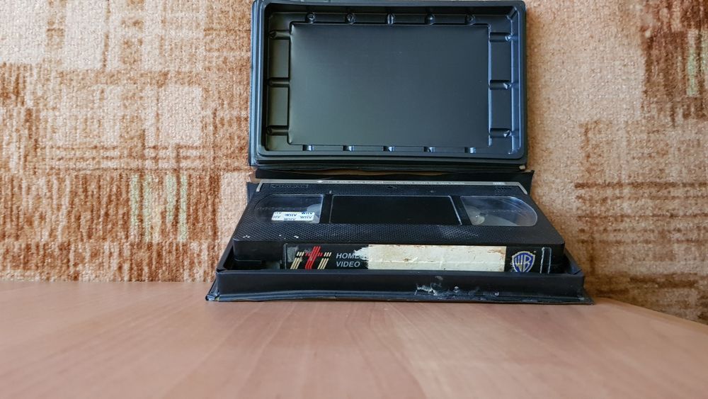 Kaseta VHS z filmem "Krokodyl Dundee ll"