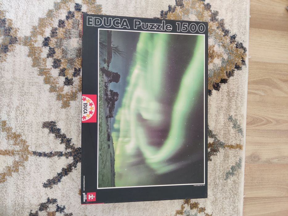 Puzzle de 1500 peças.
Entrego em mão na zona do Areeiro.