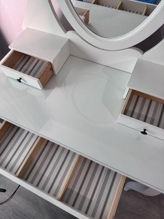 Туалетний столик IKEA HEMNES з дзеркалом