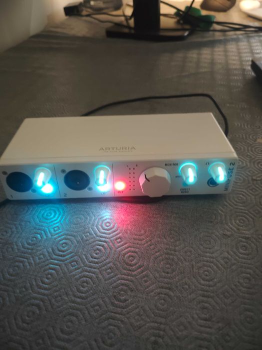 Arturia minifuse 2 canais
