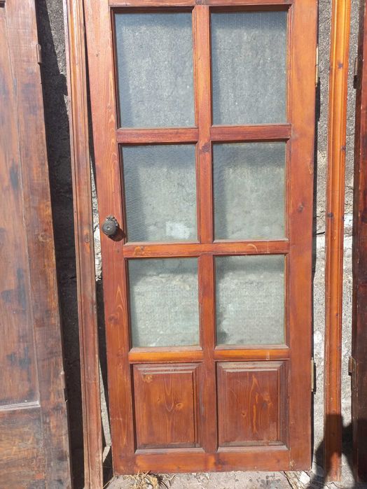 Між кімнатні двері