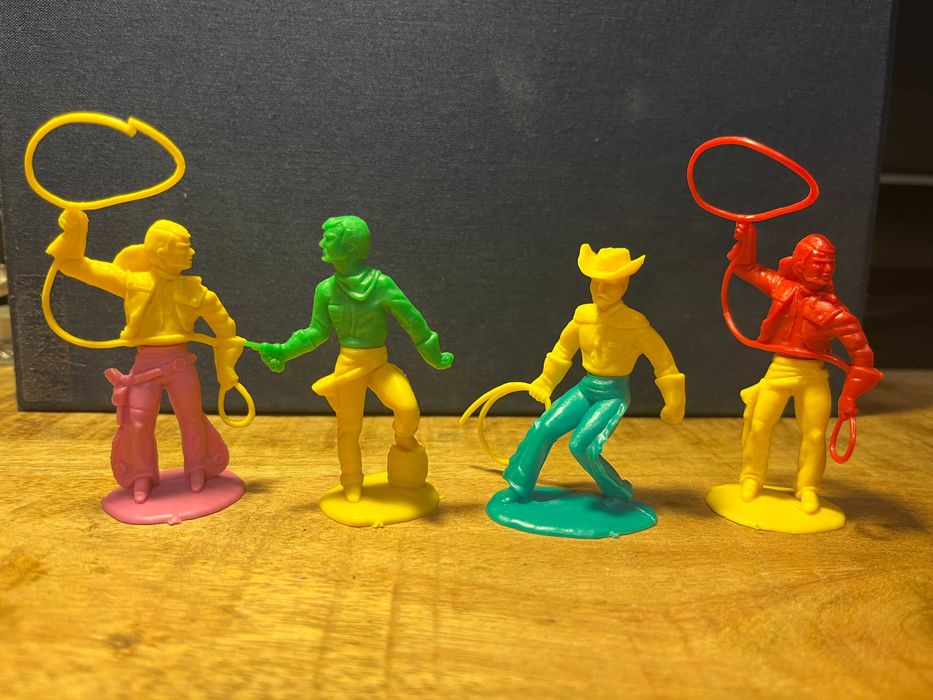 Фігурки ковбоїв 4 шт з двох частин Domplast ФРН Ковбои ФРГ