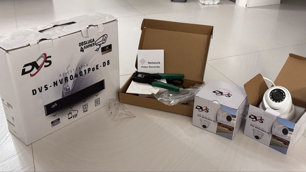 Zestaw monitoring, rejestrator DVS-NVR0401PoE-D8 plus dwie kamery 2k