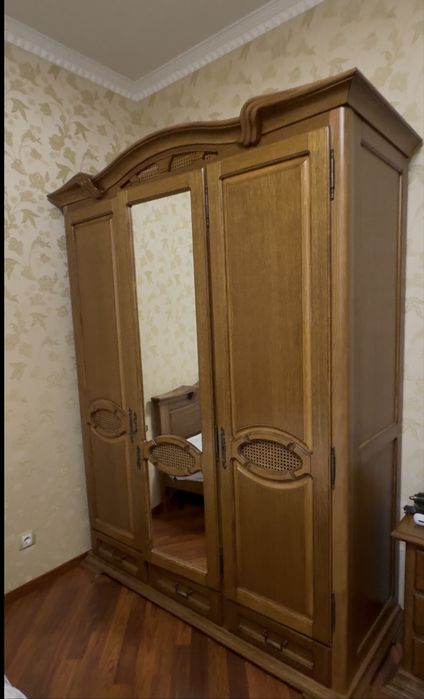 Шкаф деревянный . Идеальное состояние