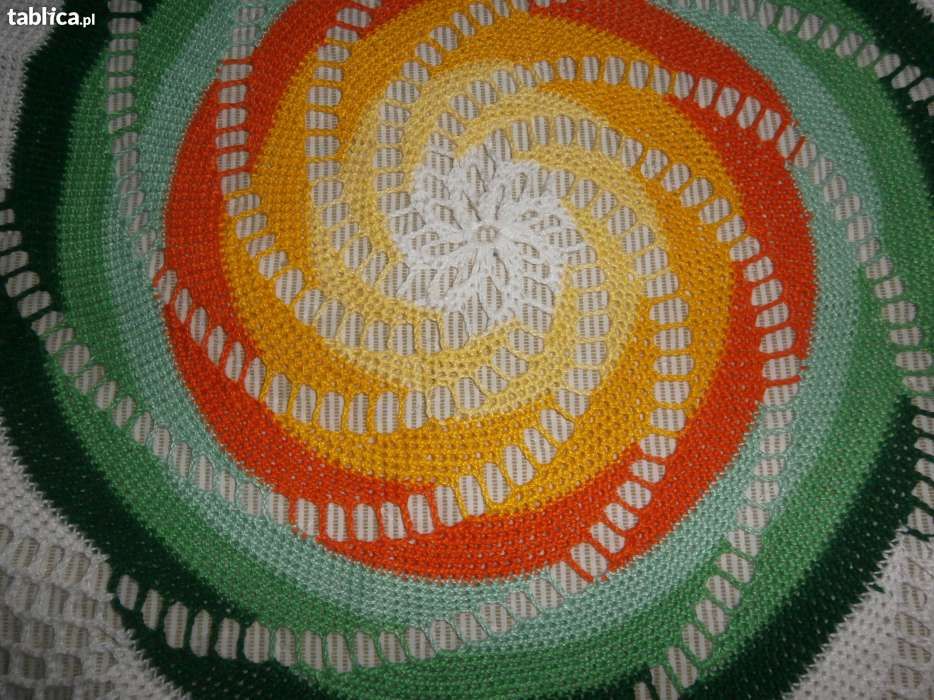 Komplet nowych ręcznie robionych serwetek 1 duża plus 6 małych