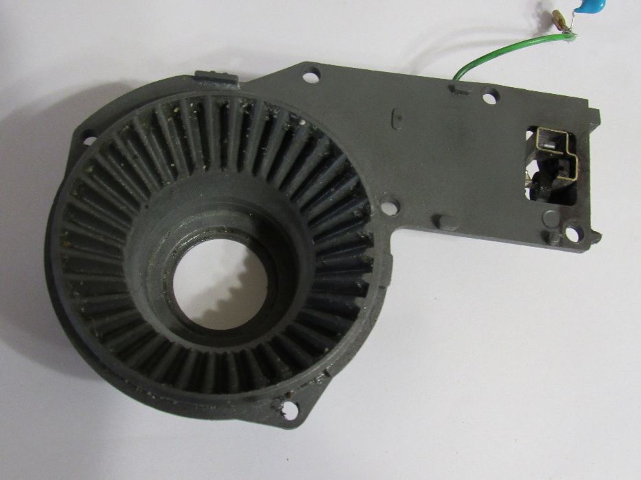 Крышка редуктора для мясорубки Бош