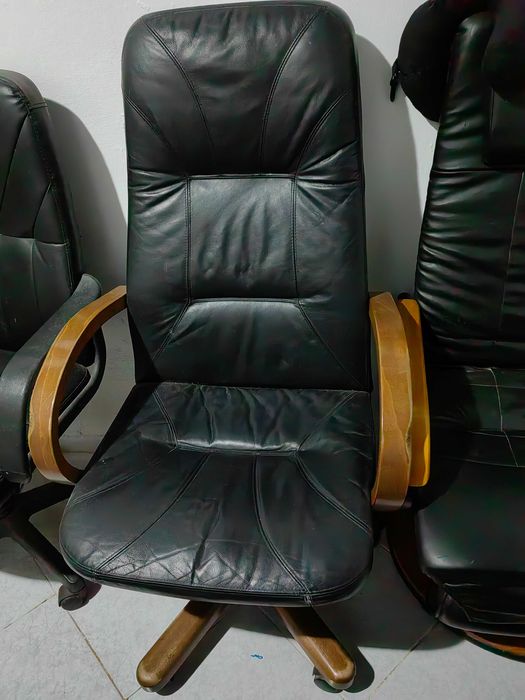 Cadeiras de escritório de couro