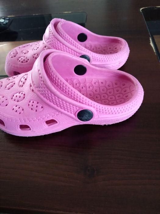 Klapki różowe r. . 26