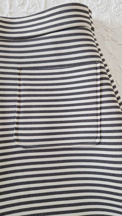 Saia as riscas cinza com fecho Lefties