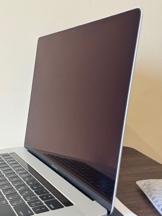 Apple MacBook Pro 15" 2017 i7 2,8GHz 16Gb/256GB Space Gray