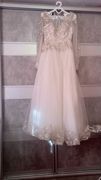 Весільне плаття кольору айворі, круги в подарунок