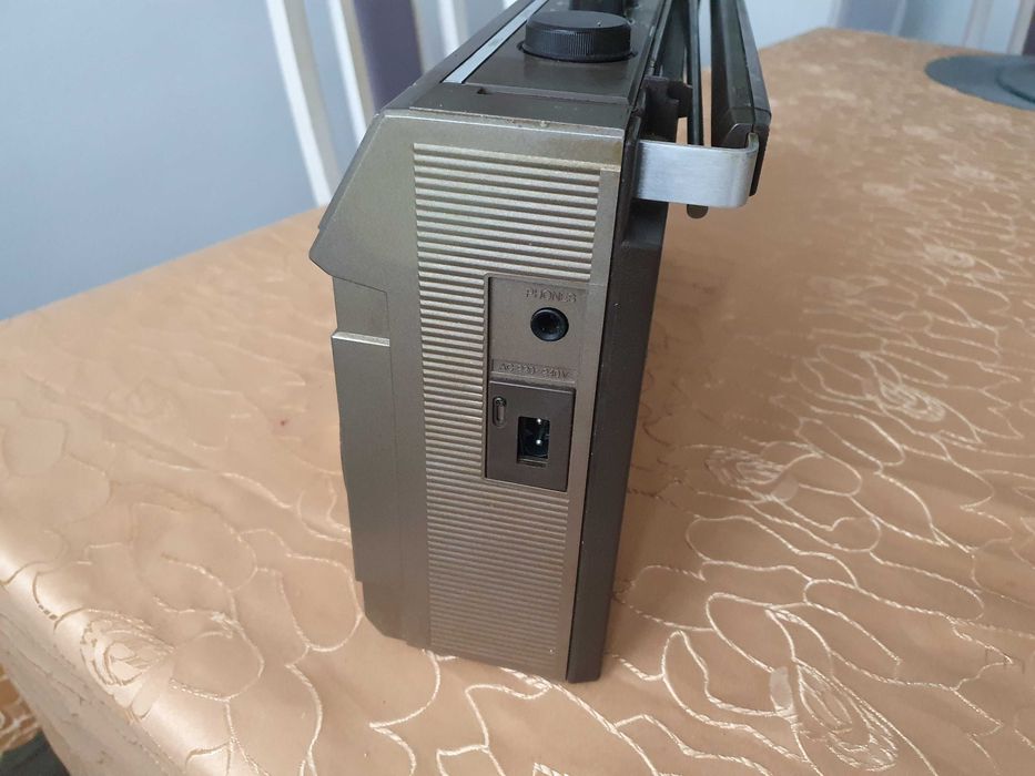 Stary zabytkowy radiomagnetofon Sharp Gf-4343 boombox vintage