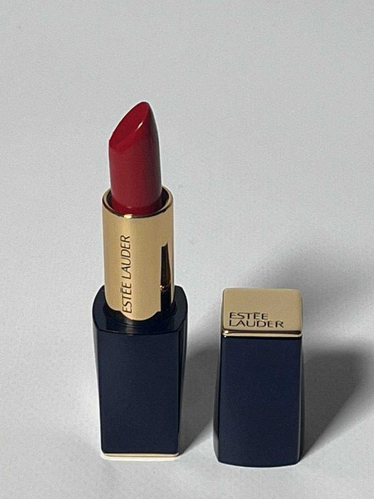Матова помада Estee Lauder Pure Color