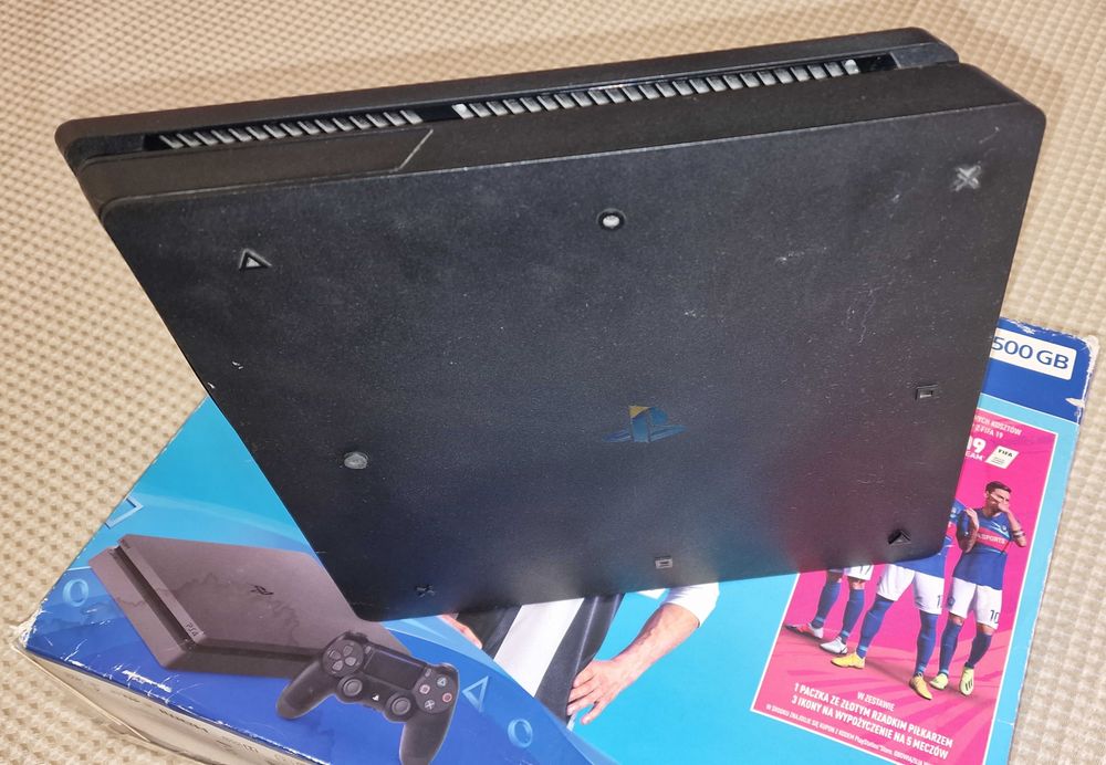 Sony PlayStation 4 Slim 500Gb (22 ревізія), 2 джойстики, б/в