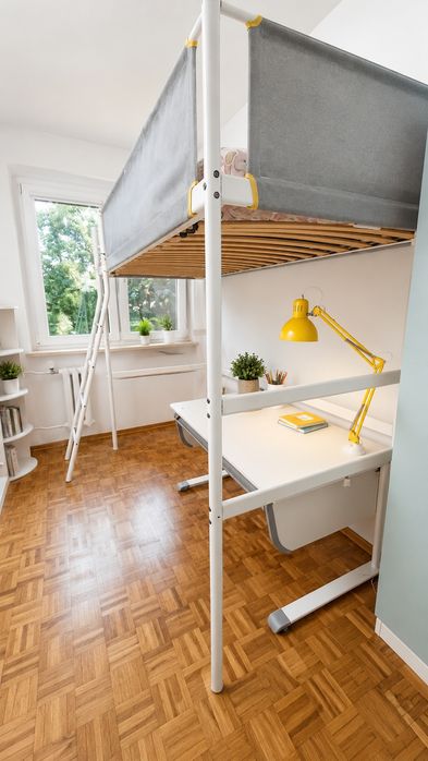 Łóżko piętrowe metalowe na antresoli
