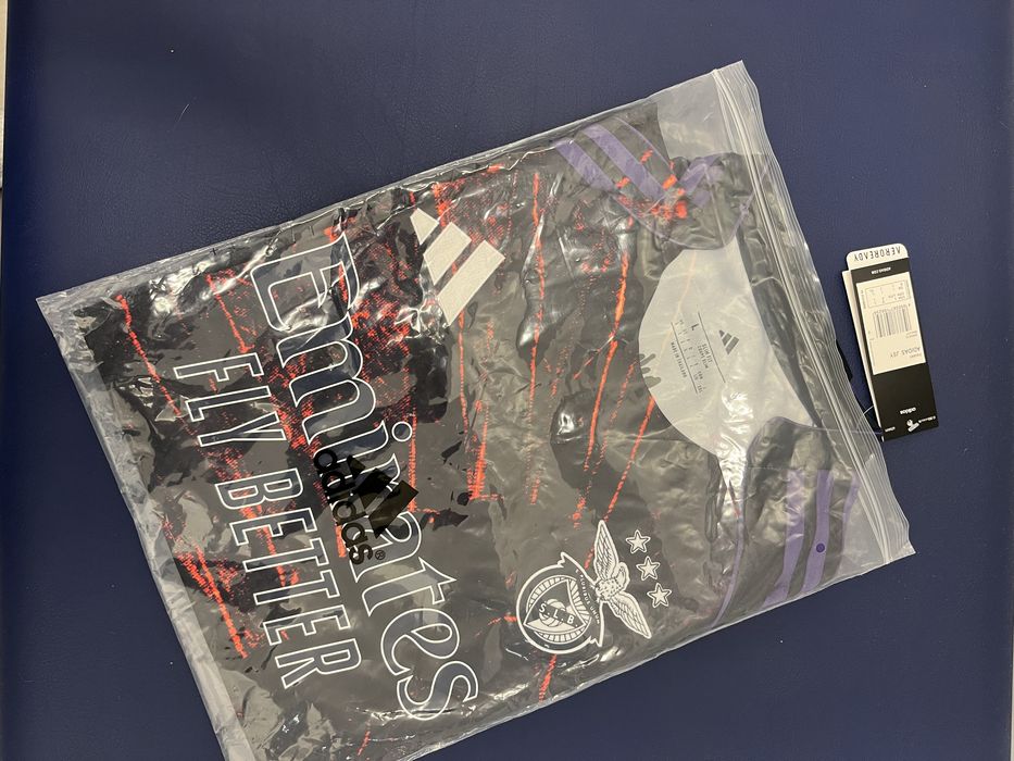 Camisola Adidas x Vhils x SL Benfica - Edição Especial