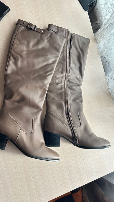 Нові шкіряні чоботи,39 р,єврозима