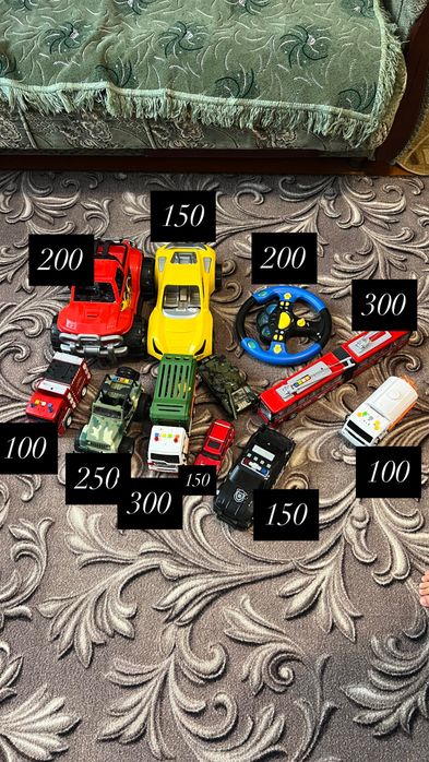 Різні машинки для хлопчика