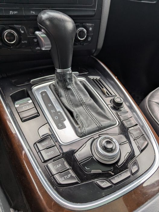 Продаю Audi Q5 2012 2.0 бензин