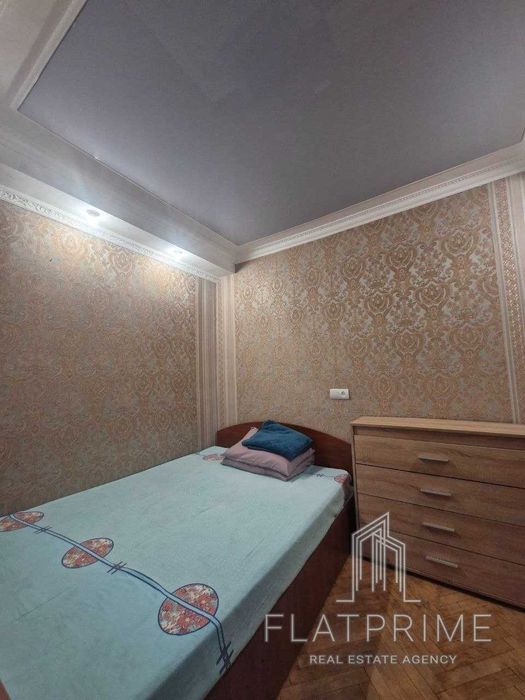 Продам 2к квартиру,2 поверх, метро, парк, пр-т Голосіївський, ТОРГ